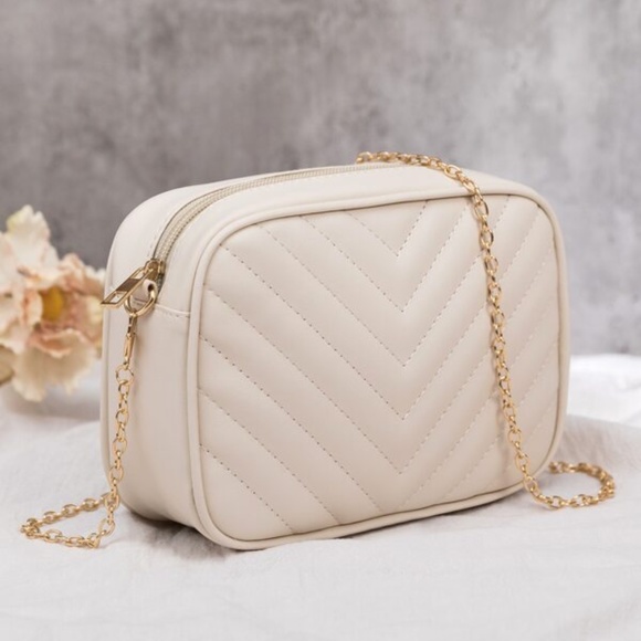 Bellanblue Handbags - Luxe Vegan leather Quilted Chain Crossbody bag